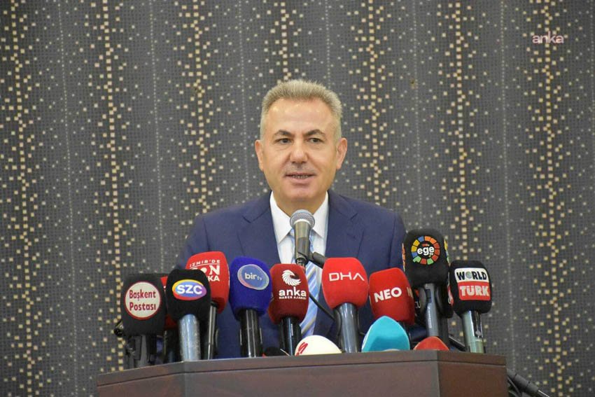 İzmir Valisi Elban’dan gazetecilikte dijitalleşme uyarısı: “Kötüyle iyinin arasında teknoloji, kötünün lehine bir durum oluşturdu” İzmir Valisi Süleyman Elban, 10 Ocak Çalışan Gazeteciler Günü kapsamında