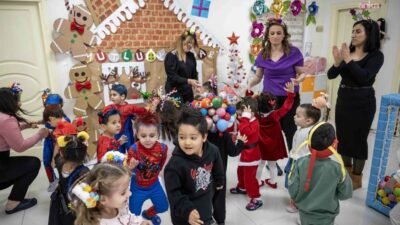 Bornova Belediyesi’nin Çocuk Oyun ve Aktivite Merkezlerinde düzenlenen yılbaşı etkinliklerinde,