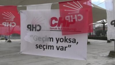 CHP Konak İlçe Başkanlığı’nın emekliler için kurduğu yazılama standına sorun
