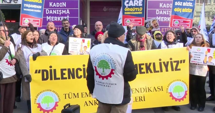 Tüm Emeklilerin Sendikası, Sakarya Caddesi'nde emekli maaşlarını protesto etmek amacıyla