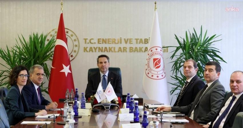 Enerji Bakanı Bayraktar, Dünya Bankası Türkiye Ülke Direktörü Lopez ile görüştü Enerji ve Tabii Kaynaklar Bakanı Alparslan Bayraktar, Dünya Bankası Türkiye