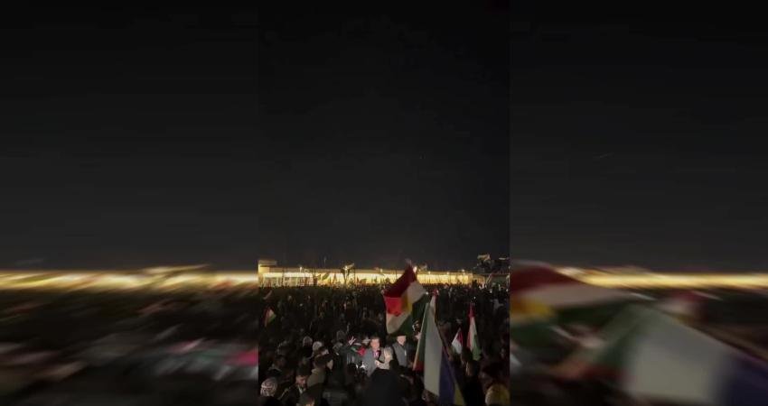 Irak Kürt Bölgesel Yönetimi’nin başkenti Erbil’de, ABD Konsolosluğu önünde toplanan bir