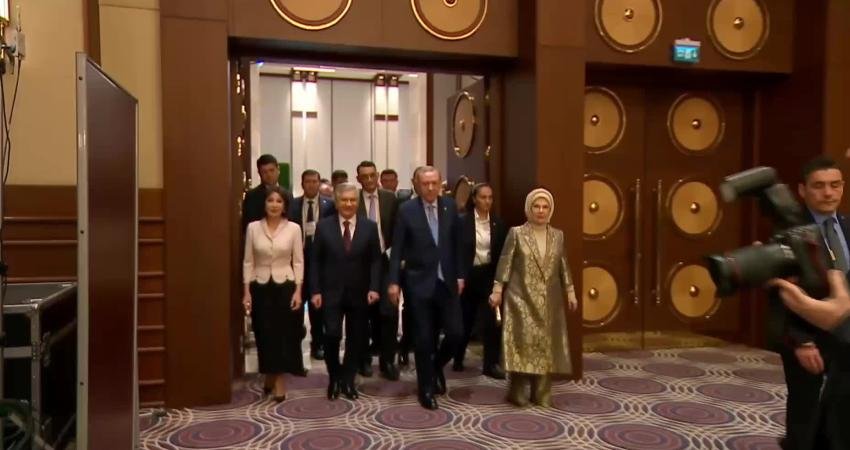 Erdoğan: Özbekistan ile 5 milyar dolar ticaret hedefine yakında ulaşacağız Cumhurbaşkanı Recep Tayyip Erdoğan, Özbekistan Cumhurbaşkanı Şevket Mirziyoyev ile düzenlediği ortak