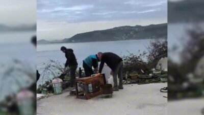 Zonguldak'ın Karadeniz Ereğli ilçesinde belediye ekipleri, plajlar bölgesinde izinsiz ve