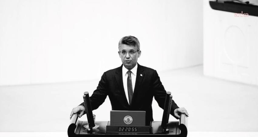 Eski AK Parti Uşak Milletvekili Mehmet Altay, tedavi gördüğü hastanede