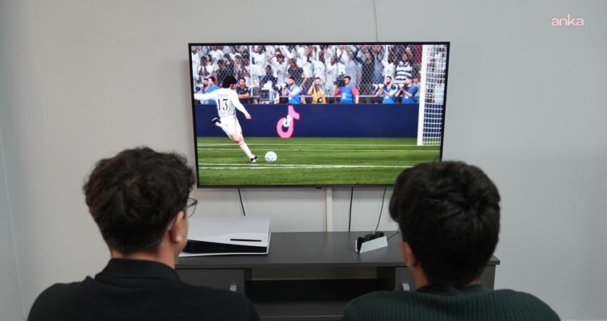 Espor tutkunları, Keçiören Belediyesi TEKNOMER’de bir araya geldi Gençleri teknoloji ve dijital sporlarla buluşturmak amacıyla Keçiören Belediyesi Prof.