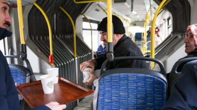 Etimesgut Belediyesi’nin sosyal belediyecilik anlayışıyla hayata geçirdiği Çorba İkram Karavanları