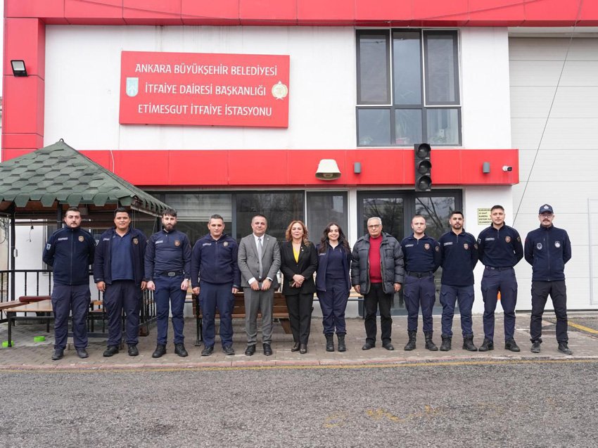 2025 yılının son günleri yaşanırken, yeni yılın coşkusu Etimesgut’un dört