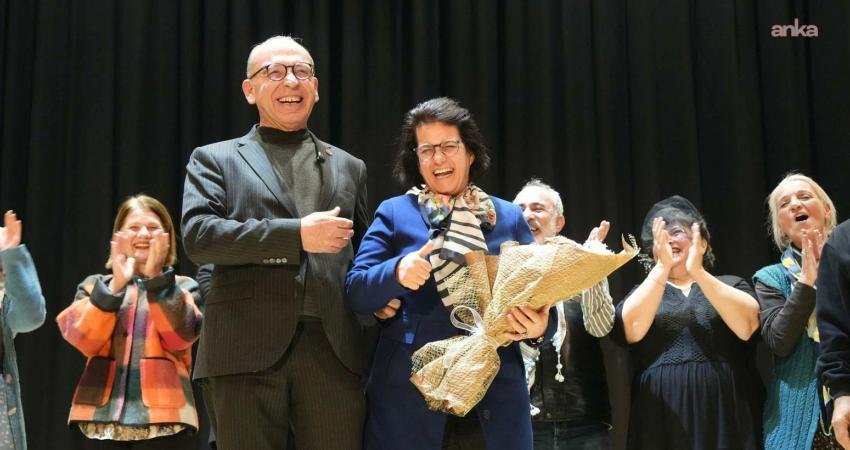 Foça Belediye Tiyatrosu tarafından hazırlanan Aziz Nesin’in "Başarımı Karılarıma Borçluyum"