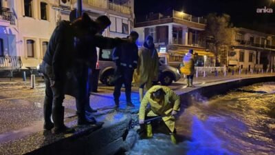 Foça Belediyesi, ilçede etkili olan sağanak yağışta Fen İşleri ve