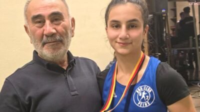 Almanya’nın Peine kentinde yaşayan 13 yaşındaki Kayserili boksör Sude Erak,