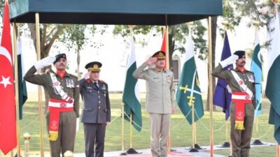 Genelkurmay Başkanı Orgeneral Selçuk Bayraktaroğlu, resmi ziyarette bulunduğu Pakistan'da Pakistan