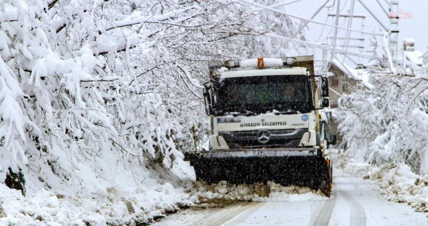 Giresun Belediyesi’nden yüksek kesimlerde karla mücadele çalışması Giresun Belediyesi’nin karla mücadele ekipleri, yüksek rakımlı mahallelerde etkili olan