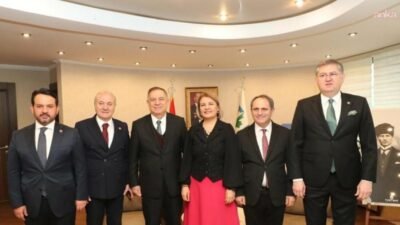 CHP Genel Başkan Yardımcısı Gökan Zeybek, İzmir Belediye Başkanı Fatma