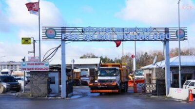 Gölbaşı Belediyesi Fen İşleri Müdürlüğü’ne bağlı ekipler, kar yağışı ve