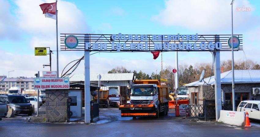 Gölbaşı Belediyesi Fen İşleri Müdürlüğü’ne bağlı ekipler, kar yağışı ve