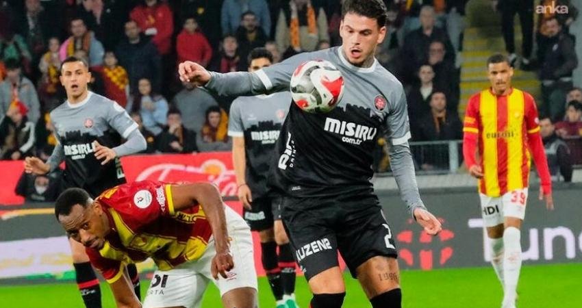 Göztepe, sahasında Fatih Karagümrük’ü 2-1 yendi Süper Lig’in 20. haftasında Göztepe, sahasında Fatih Karagümrük’ü 2-1 mağlup