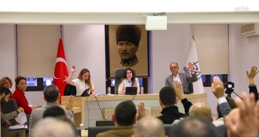 Çeşme Belediyesi’nin 2026 yılı ilk meclis toplantısında, Şehzadeler Belediye Başkanı