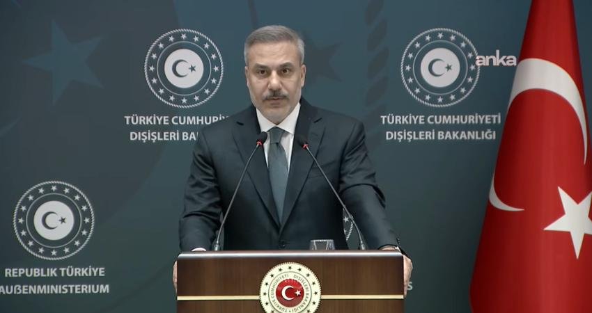 Hakan Fidan: İran’a yönelik bir askeri müdahaleye karşıyız. Müzakereyi savunuyoruz Dışişleri Bakanı Hakan Fidan, İran Dışişleri Bakanı Abbas Arakçi ile