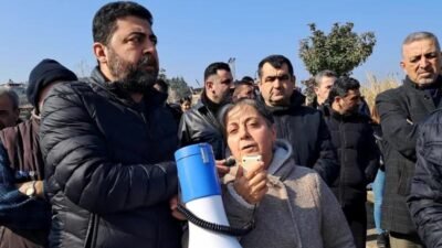 Hatay'ın Defne ilçesi Tavla Mahallesi'nde halk günlerdir yaşanan elektrik kesintisini