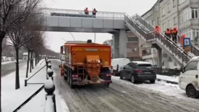 İstanbul’da gece saatlerinde etkisini azaltan kar yağışı, sabah 05.00 itibarıyla