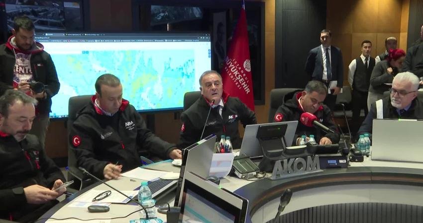 İBB Başkanvekili Nuri Aslan, İstanbul'da etkili olan kar yağışına karşı