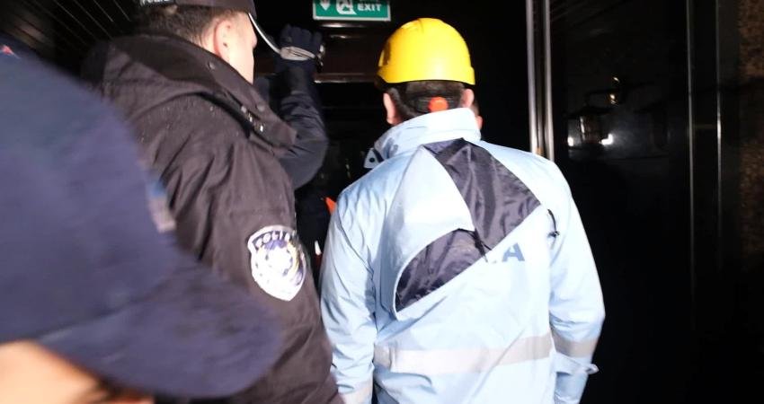 İBB, Bebek Otel'deki bazı kaçak eklentileri bu sabah yıktı. Yıkıma