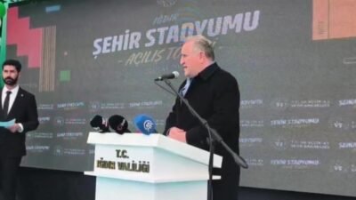 Iğdır’da yapımı tamamlanan Şehir Stadyumu düzenlenen törenle hizmete açıldı. Gençlik ve