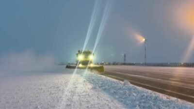 Iğdır’da dün geceden bu yana etkili olan kar yağışı hayatı