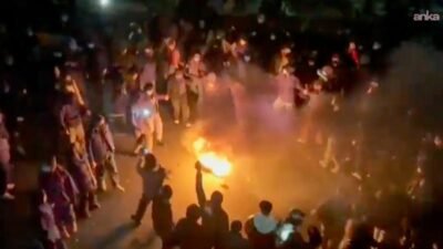 İran’da 28 Aralık’ta başlayan ve kısa sürede dini yönetime karşı