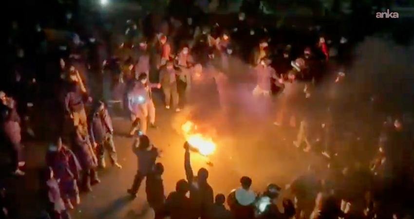 İran’da 28 Aralık’ta başlayan ve kısa sürede dini yönetime karşı