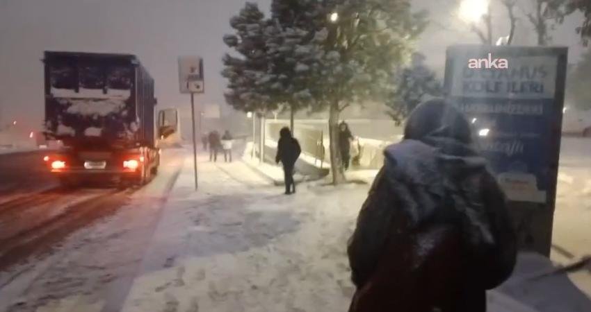 İstanbul Valiliği, kent genelinde etkili olan kar yağışı nedeniyle alınan