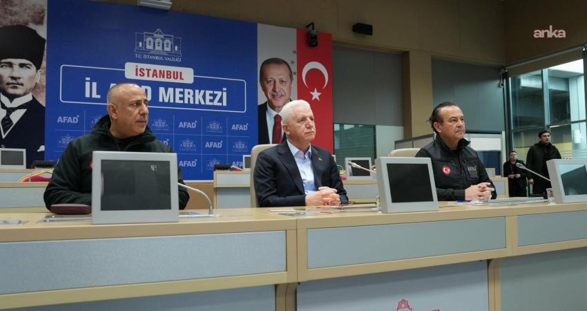 İstanbul Valiliği karla mücadele tedbirlerinin alındığını bildirerek, "İlimizde hayatı olumsuz