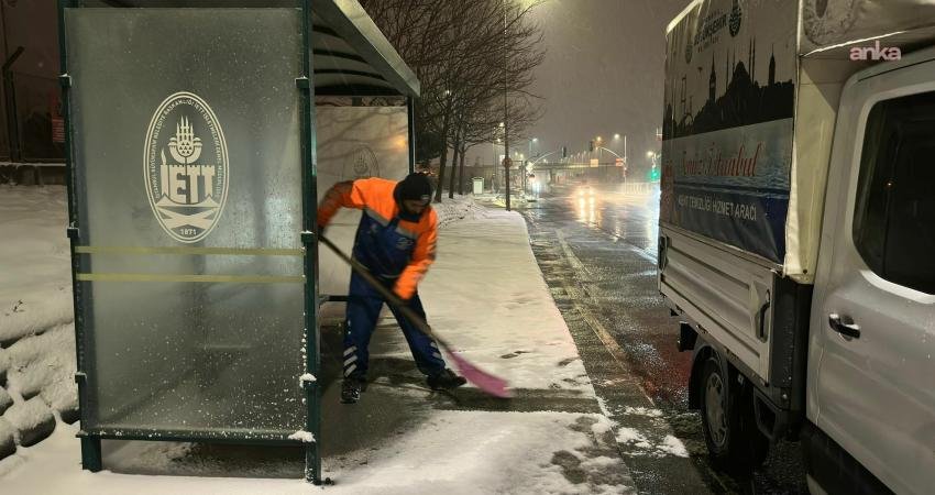 İstanbul’da bugün etkili olan kar yağışı nedeniyle toplu ulaşımda önleyici