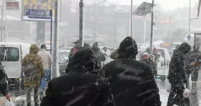 Dün akşamdan beri devam eden şiddetli fırtına ve yağışın ardından