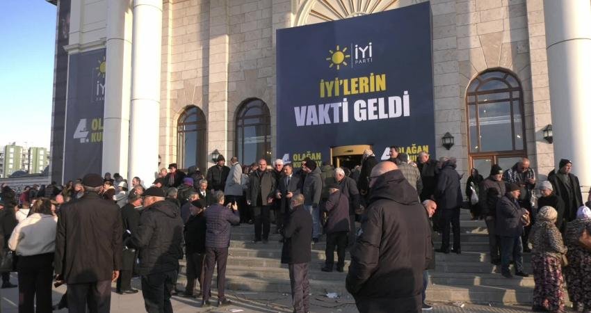 İYİ Parti 4. Olağan Kurultayı, Büyük Ankara Kongre Merkezi'nde yapılıyor.