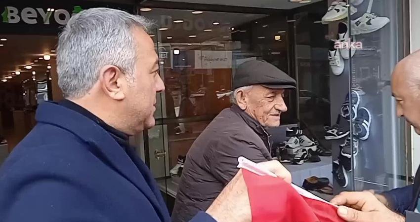 İYİ Parti Osmaniye il teşkilatı, esnafa ve vatandaşlara Türk bayrağı dağıttı İYİ Parti Osmaniye İl Teşkilatı, Nusaybin’deki Türk bayrağına yönelik saldırı