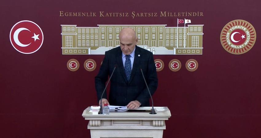 İYİ Partili Çömez’den “Bayrak” tepkisi: Adalet Bakanlığı’na ve İçişleri Bakanlığı’na açık çağrıda bulunuyorum gereğini yapın İYİ Parti Grup Başkanvekili Turhan Çömez, "Bir grup alçak geçtiğimiz