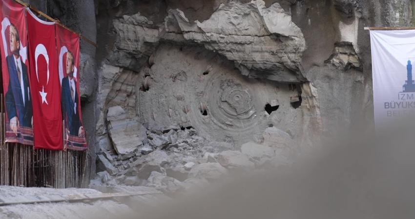 İzmir Büyükşehir Belediye Başkanı Tugay, Buca Metrosu için tarih verdi: “İlk etap 2027’de çalışmaya başlayacak” İzmir Büyükşehir Belediye Başkanı Cemil Tugay, kentin en büyük projelerinden