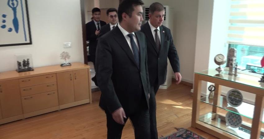 Kırgız Cumhuriyeti İstanbul Başkonsolosu Chyngyz Toktobekoviç, İzmir Büyükşehir Belediye Başkanı