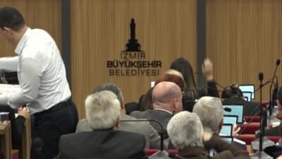 İzmir Büyükşehir Belediye Başkanı Cemil Tugay, meclis toplantısında Çankaya Katlı