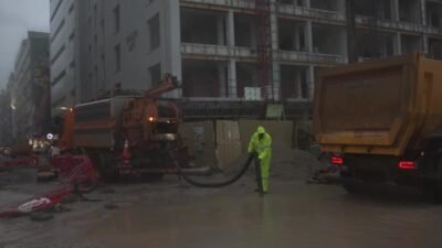 İzmir Büyükşehir Belediyesi, kent genelinde etkili olan kuvvetli yağış, sel