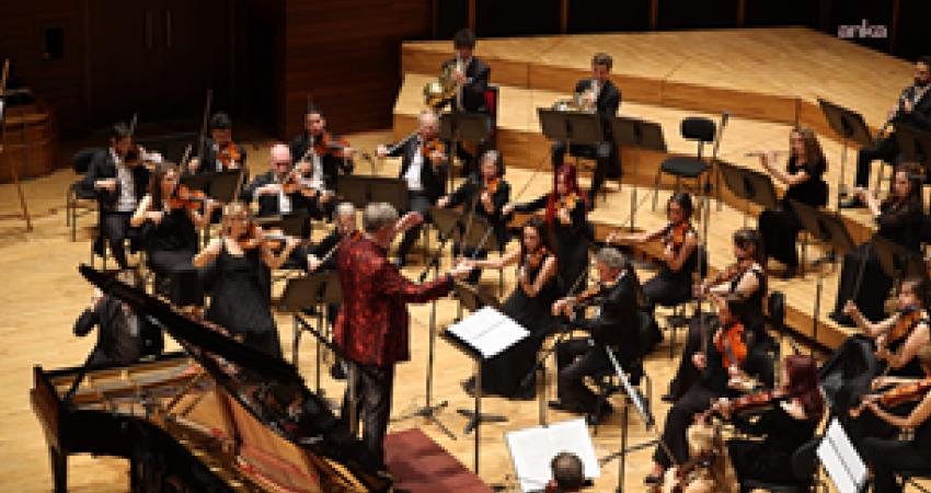 İZDSO’nun AASSM’de verdiği konserde hayatını kaybeden başkemancı Deniz Özasker anıldı.