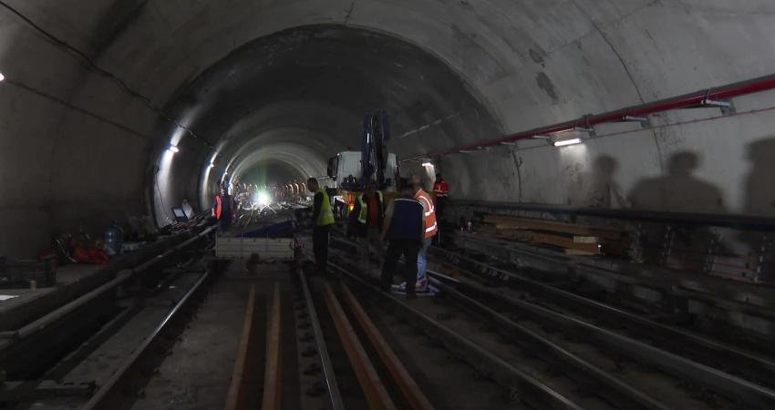 İzmir Metrosu’nda güvenlik için yoğun mesai İzmir Metrosu Fahrettin Altay İstasyonu’nda başlatılan makas değişim çalışmalarında yoğun