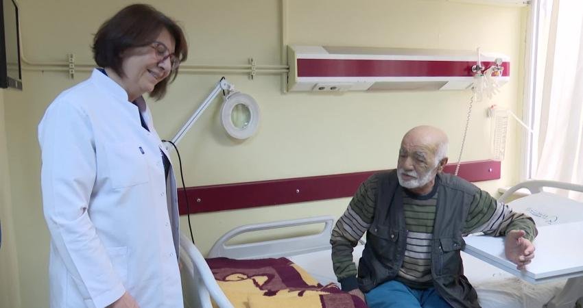 Diyabetik ayak enfeksiyonu şikâyetiyle İzmir Büyükşehir Belediyesi Eşrefpaşa Hastanesi’ne başvuran