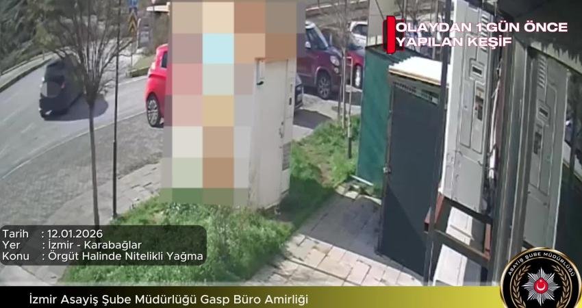 İzmir’in Karabağlar ilçesinde banka ATM’lerine para yükleme esnasında para taşıma