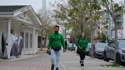 İzmir Büyükşehir Belediyesi’nin kapıdan kapıya atık toplama projesi “Dönüşüme Evde