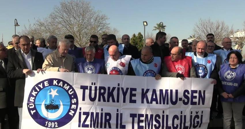 Türkiye Kamu-Sen İzmir İl Temsilciliği, Konak Meydanı’nda düzenlediği basın açıklamasında,