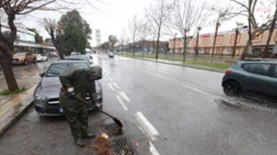 İzmir’de gece saatlerinden itibaren etkili olan yağış, sabah saatleri boyunca