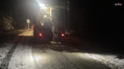 İzmir’in yüksek kesimlerinde oluşan kar yağışı ve buzlanmaya karşı gece